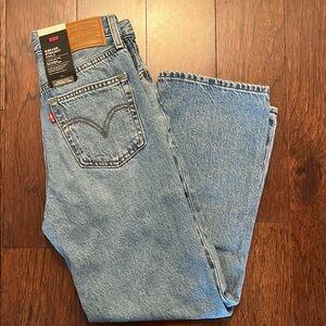 NWT Levi's Ribcage Straight Ankle